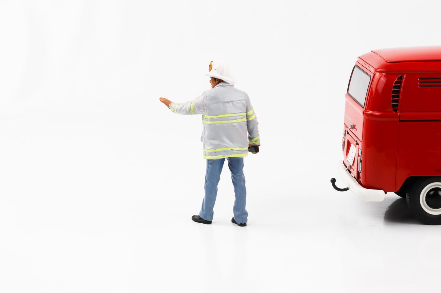1:18 Figur Feuerwehr Firefighters Captain Chef grauer Anzug American Diorama Figuren