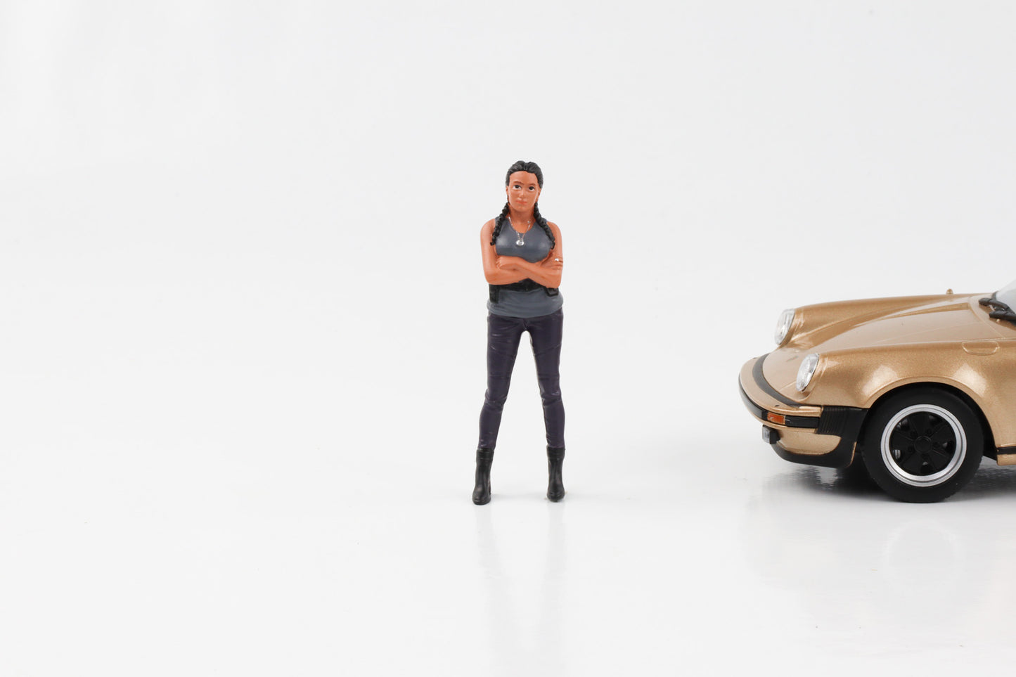 1:24 Figure Car Meet 3 Street Racing Figures Woman Man American Diorama