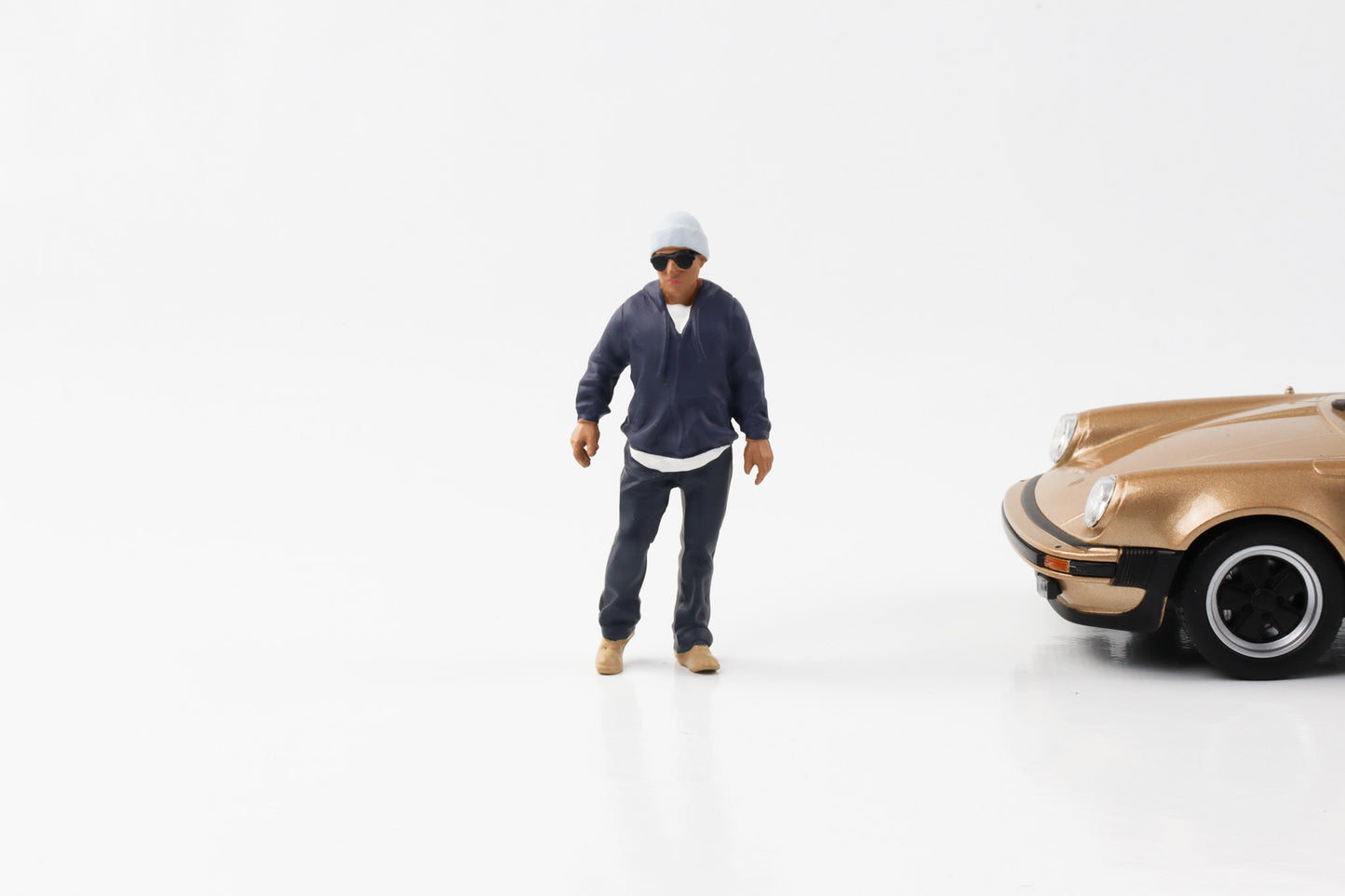1:24 Figure Car Meet 1 Street Racing Figures Woman Man American Diorama