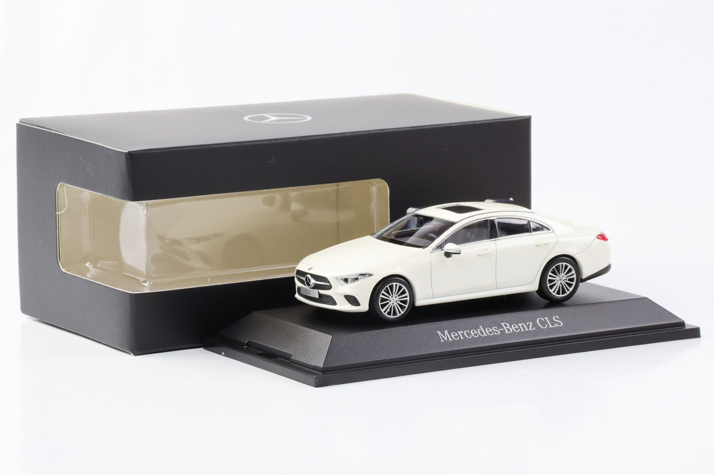 1:43 Mercedes-Benz CLS C257 designo diamond white Norev Dealer
