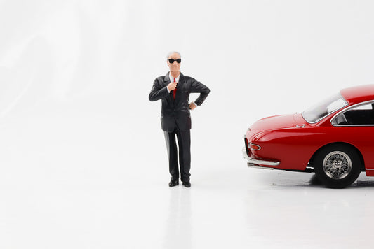 Figura 1:18 Enzo Ferrari con occhiali da sole vecchie figure scala KK