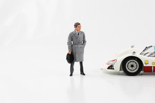 Figura 1:18 Figuras de abrigo y sombrero de Ferdinand Porsche escala KK