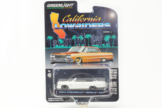 1:64 California Lowriders 1963 Chevrolet Impala SS weiß Greenlight