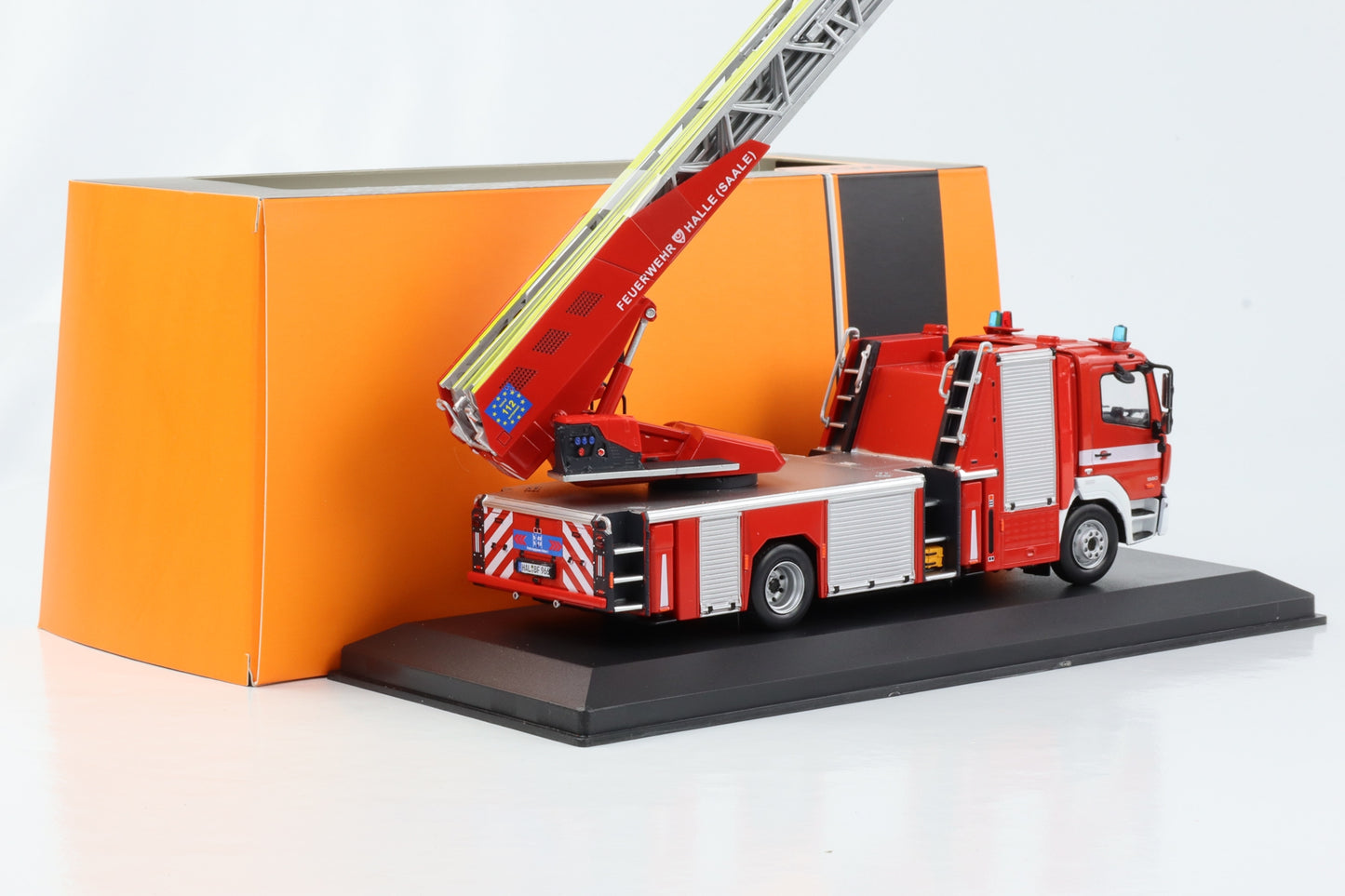 1:43 Mercedes-Benz Atego DLA(K) 23/12 Bomberos Halle Saale IXO