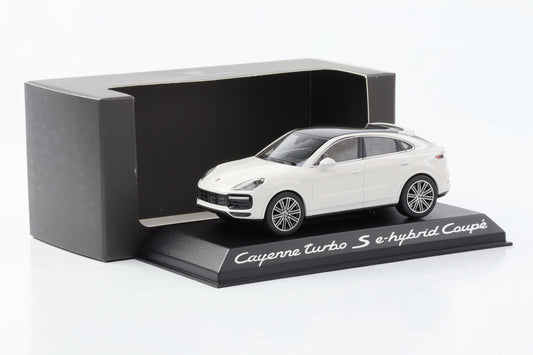 1:43 Porsche Cayenne Turbo S E-Hybrid Coupe 2019 weiss dealer WAP Norev