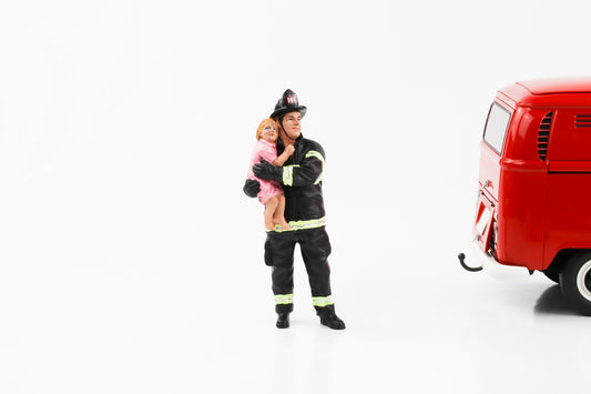 1:18 Figur Feuerwehr Firefighter Feuerwehrmann mit Kind American Diorama Figuren