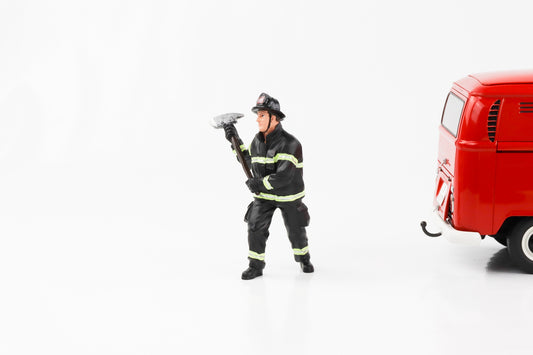 1:18 Figur Feuerwehr Firefighter Feuerwehrmann mit Axt American Diorama Figuren