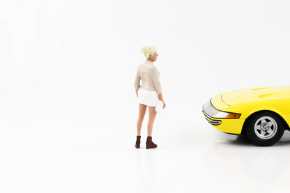 1:18 Figur Partygoers Frau blond mit Rock American Diorama IV Figuren