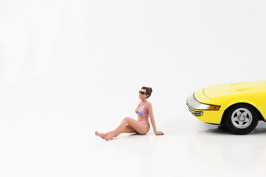 Figura 1:18 Beach Girls Carol sentada bikini morado figuras American Diorama
