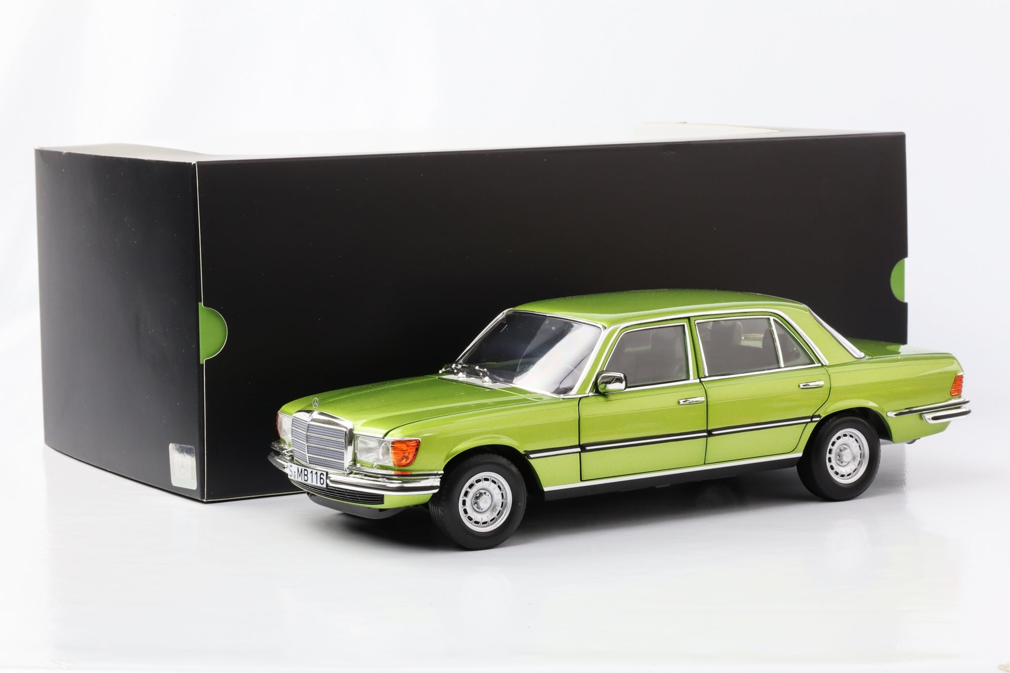 1:18 Mercedes-Benz 450 SEL 6.9 W116 citrus green 1976 1980 Norev