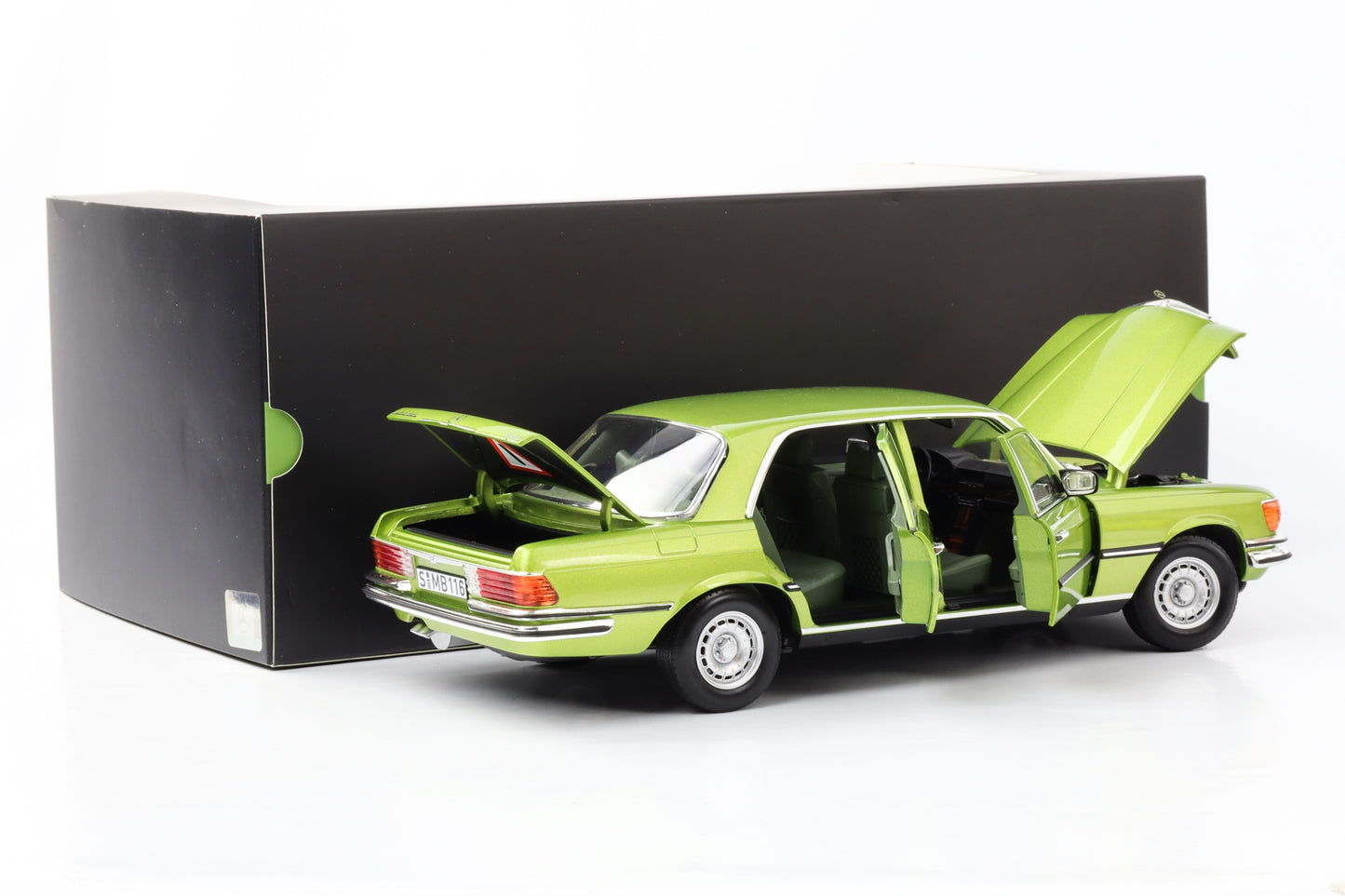 1:18 Mercedes-Benz 450 SEL 6.9 W116 vert citron 1976 1980 Concessionnaire Norev