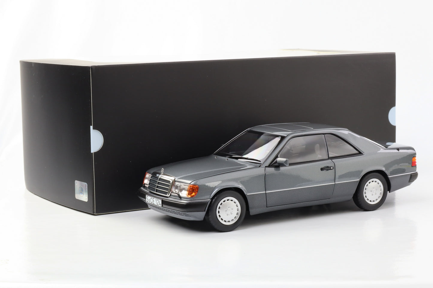 1:18 Mercedes-Benz W124 300 CE-24 Coupé 1988 1992 grigio perla Rivenditore Norev