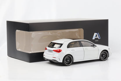 1:18 Mercedes-Benz W177 Clase A AMG Line digital blanco Norev Concesionario