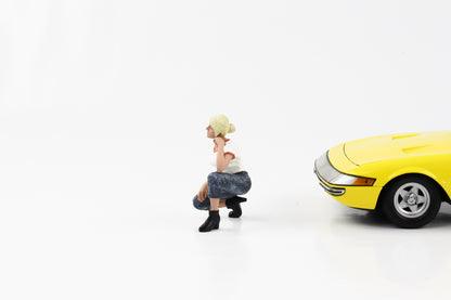 1:18 Figur Car Girls in Tees Michelle sitzend American Diorama Figuren
