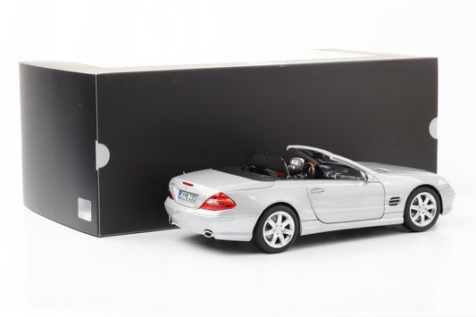1:18 Norev Mercedes-Benz SL Class SL500 R230 mit Hardtop brillantsilber Dealer